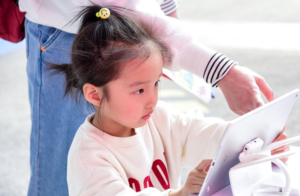 Chinese Parents Are Turning To AI Tablets After crackdown On Tutors